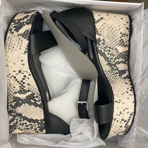 New in box Steve Madden Platform Sandals!